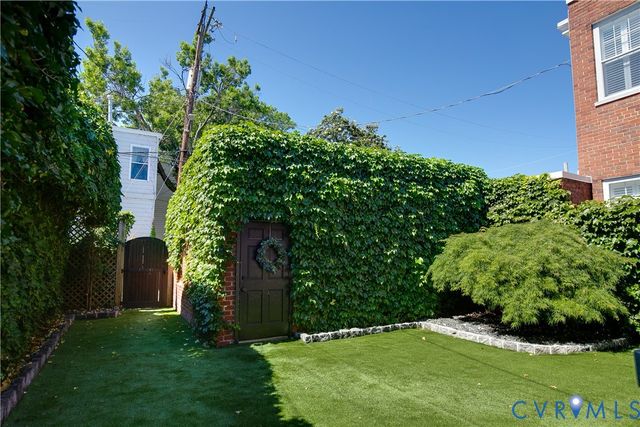 2105 Grove Ave, Richmond, VA 23220