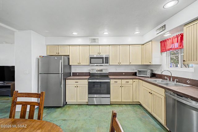 744 E Adams Street, Tucson, AZ 85719