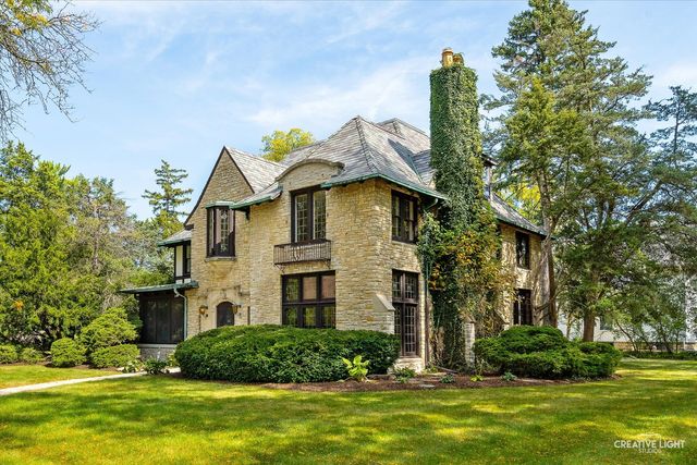 70 S Commonwealth Avenue, Aurora, IL 60506