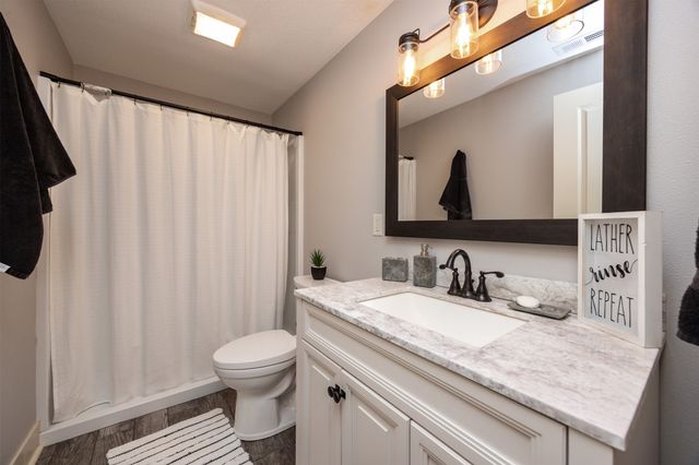 2109 NW Woodland Drive, Ankeny, IA 50023