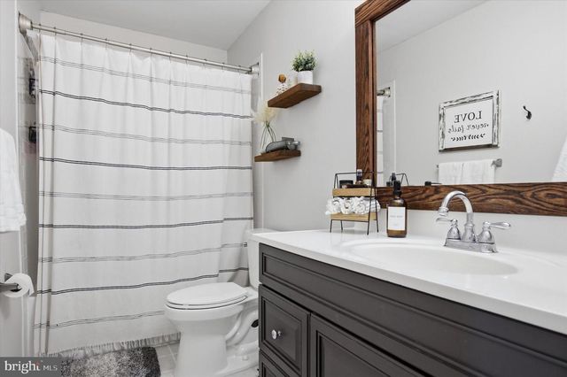 7 UNAMI TRL, Chalfont, PA 18914