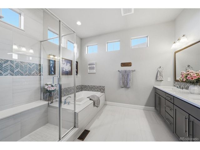 9580 Williamsburg St, Littleton, CO 80125