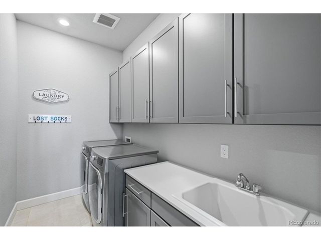 9580 Williamsburg St, Littleton, CO 80125