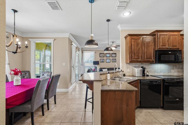 16091 Hickory Hills Dr, Lindale, TX 75771