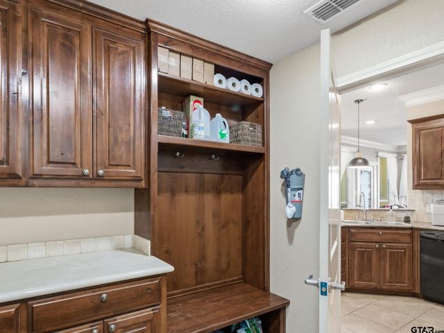 16091 Hickory Hills Dr, Lindale, TX 75771