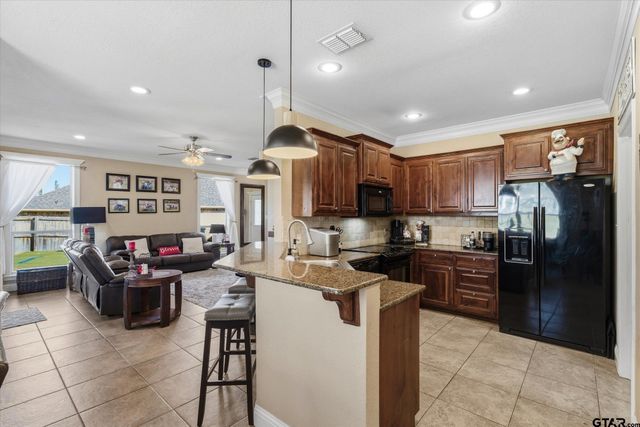 16091 Hickory Hills Dr, Lindale, TX 75771