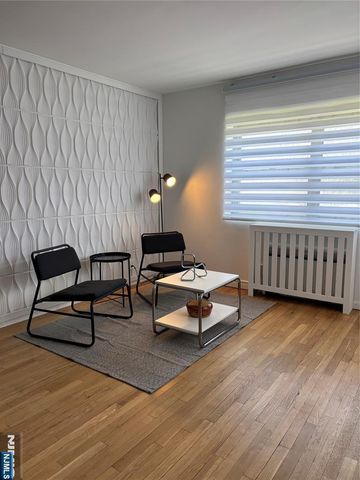 400 Fairview Avenue 1H, Fort Lee, NJ 07024