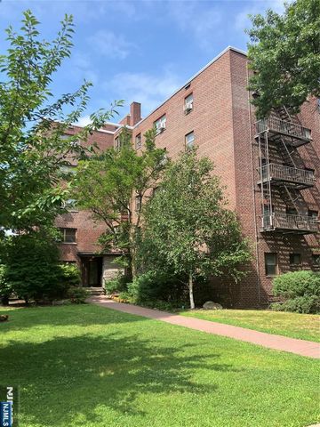 400 Fairview Avenue 1H, Fort Lee, NJ 07024