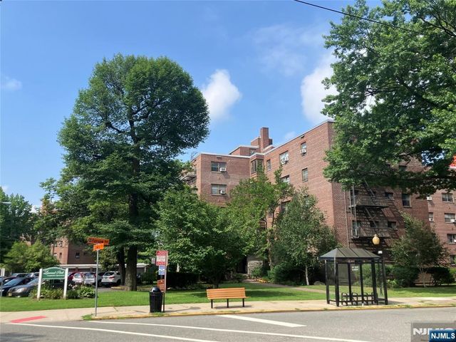 400 Fairview Avenue 1H, Fort Lee, NJ 07024