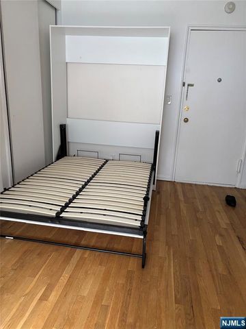 400 Fairview Avenue 1H, Fort Lee, NJ 07024