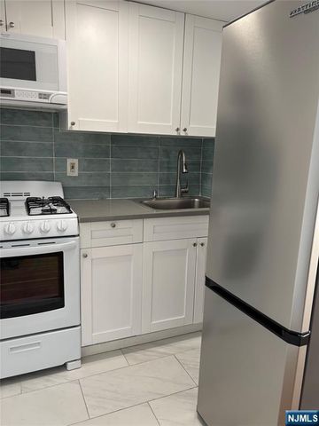 400 Fairview Avenue 1H, Fort Lee, NJ 07024