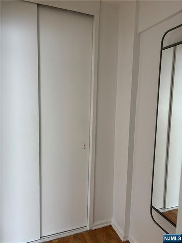 400 Fairview Avenue 1H, Fort Lee, NJ 07024