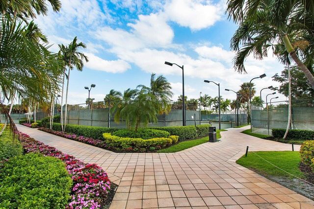 7011 Islegrove Place, Boca Raton, FL 33433