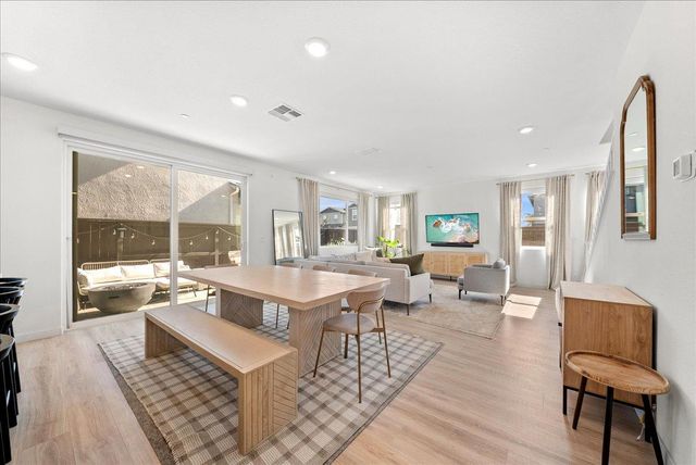 2702 Mossy Creek St, Sacramento, CA 95833