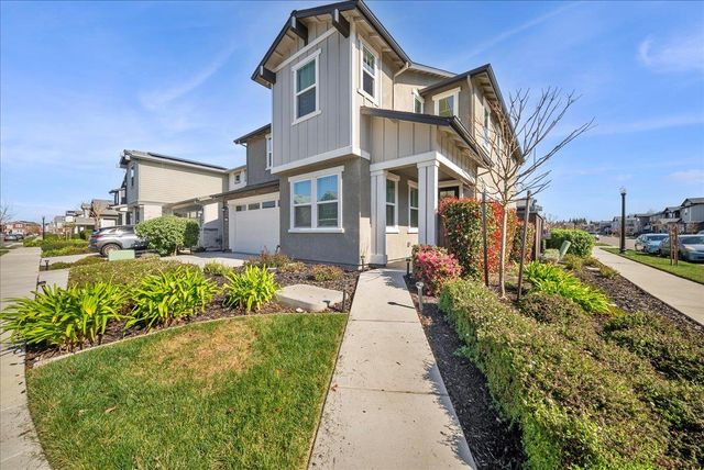 2702 Mossy Creek St, Sacramento, CA 95833