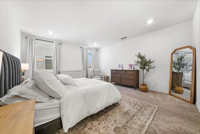 2702 Mossy Creek St, Sacramento, CA 95833