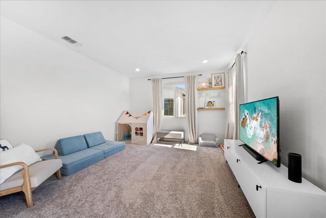 2702 Mossy Creek St, Sacramento, CA 95833