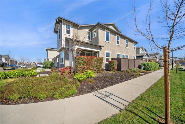 2702 Mossy Creek St, Sacramento, CA 95833