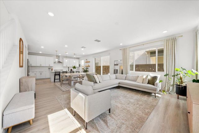 2702 Mossy Creek St, Sacramento, CA 95833