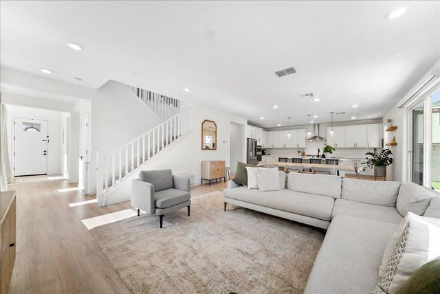 2702 Mossy Creek St, Sacramento, CA 95833