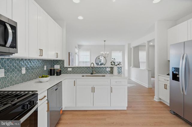 1813 N GREENLEESE DR N, Frederick, MD 21701
