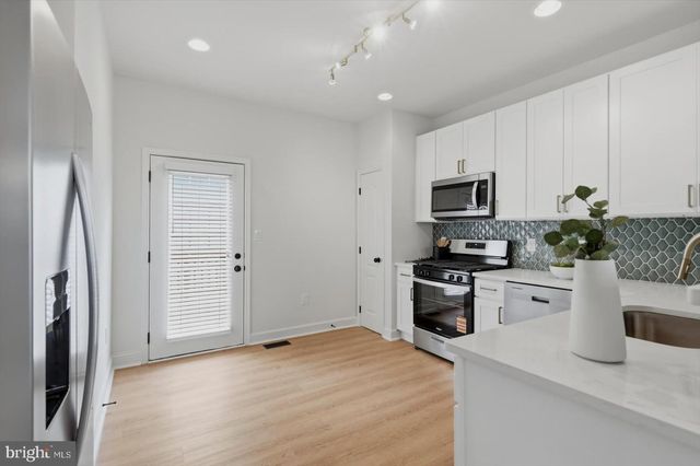 1813 N GREENLEESE DR N, Frederick, MD 21701