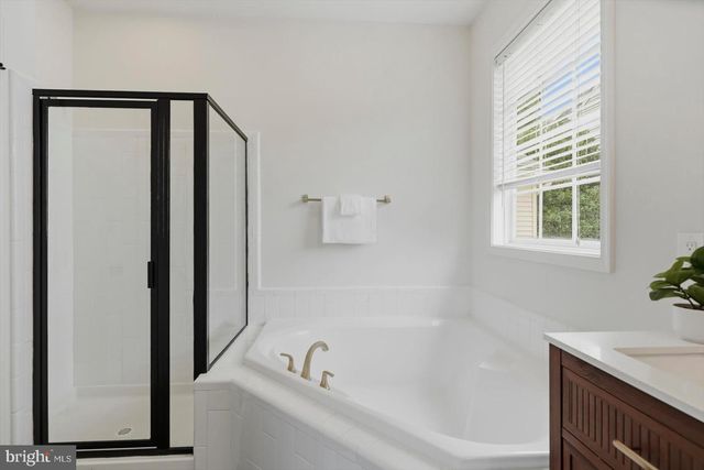 1813 N GREENLEESE DR N, Frederick, MD 21701