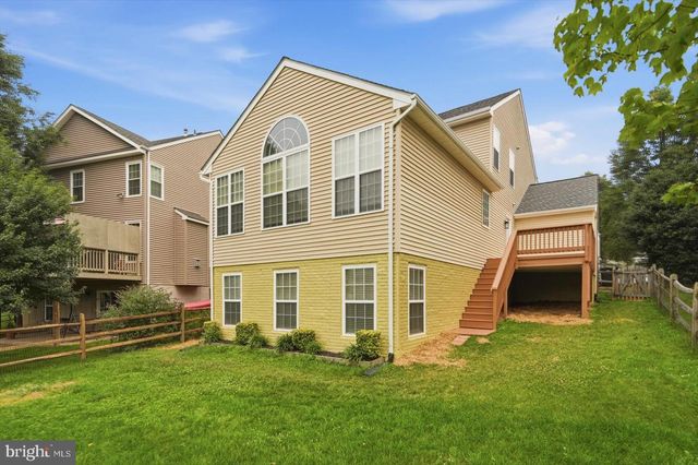 1813 N GREENLEESE DR N, Frederick, MD 21701