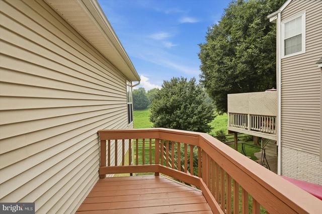 1813 N GREENLEESE DR N, Frederick, MD 21701