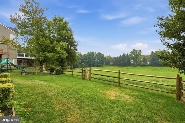 1813 N GREENLEESE DR N, Frederick, MD 21701