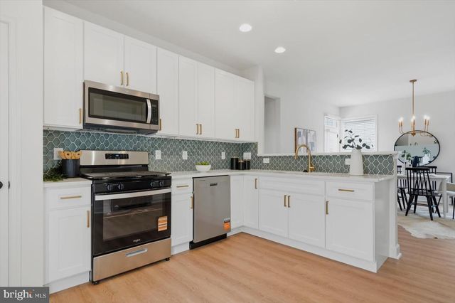 1813 N GREENLEESE DR N, Frederick, MD 21701