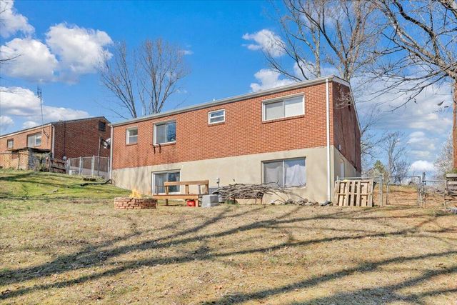 4644 Desi RD, Roanoke, VA 24017