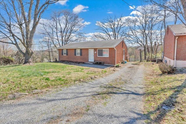 4644 Desi RD, Roanoke, VA 24017