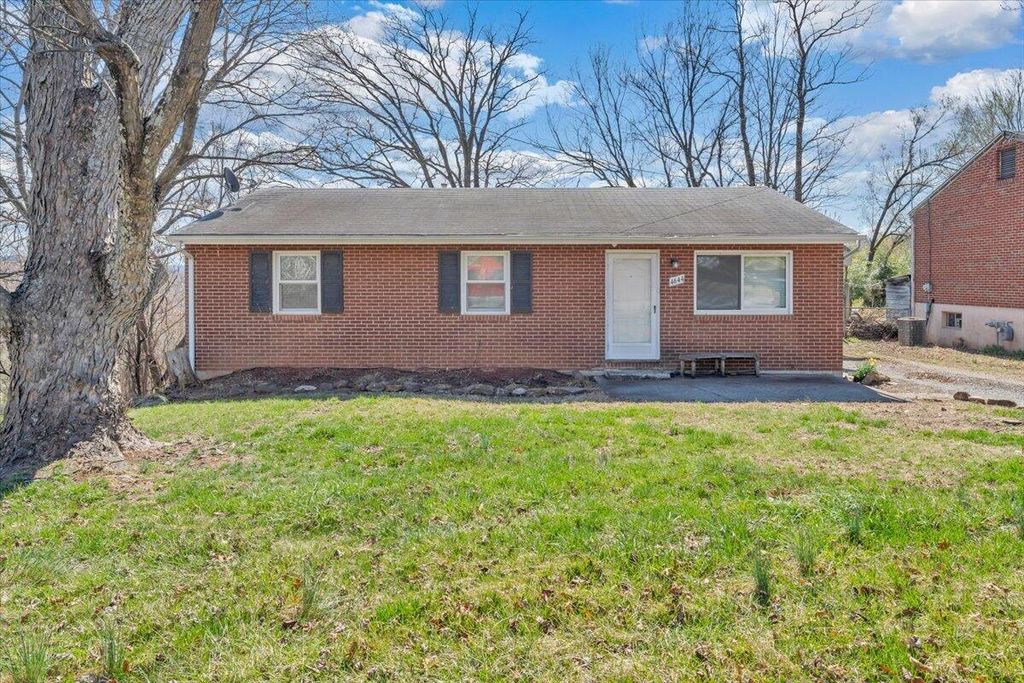 4644 Desi RD, Roanoke, VA 24017