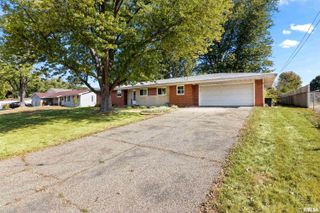 11 SANDALWOOD Lane, Bartonville, IL 61607