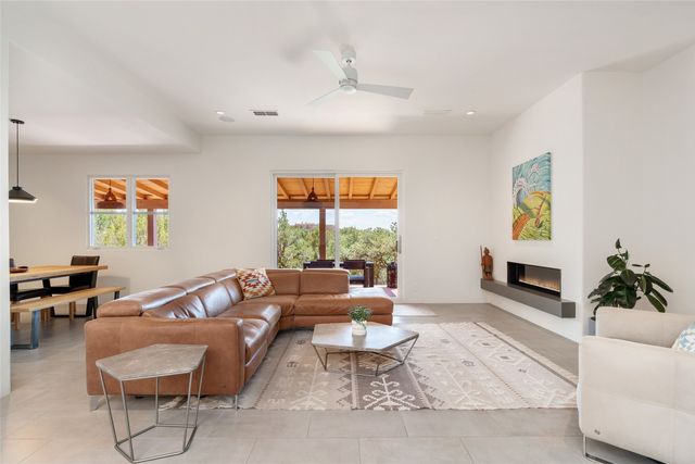 1667 Sentiero Della Villa, Santa Fe, NM 87506