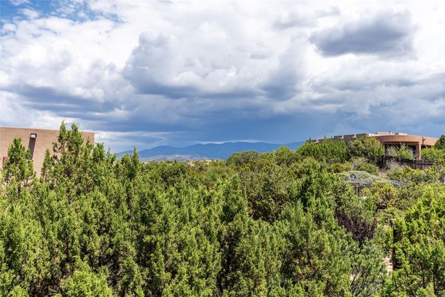 1667 Sentiero Della Villa, Santa Fe, NM 87506