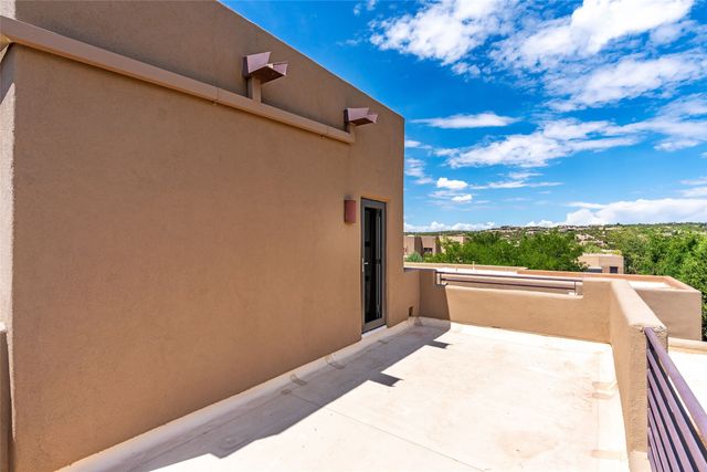 1667 Sentiero Della Villa, Santa Fe, NM 87506