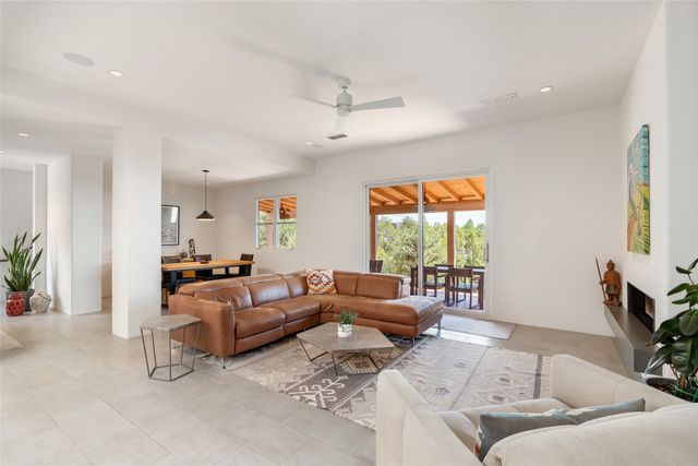 1667 Sentiero Della Villa, Santa Fe, NM 87506
