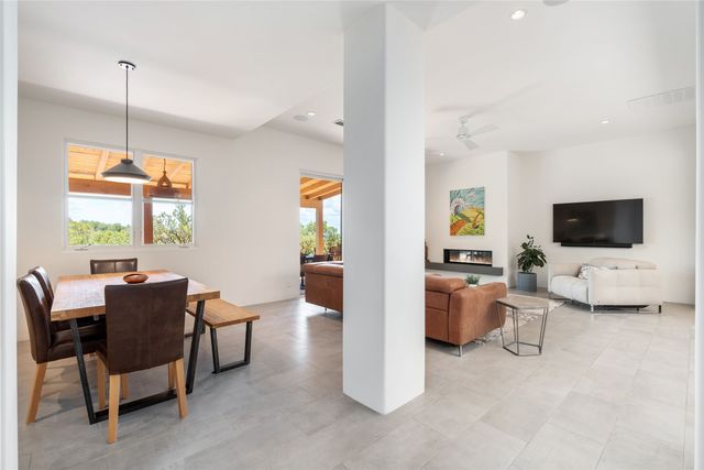 1667 Sentiero Della Villa, Santa Fe, NM 87506