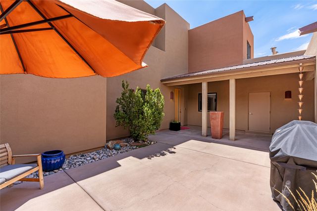 1667 Sentiero Della Villa, Santa Fe, NM 87506