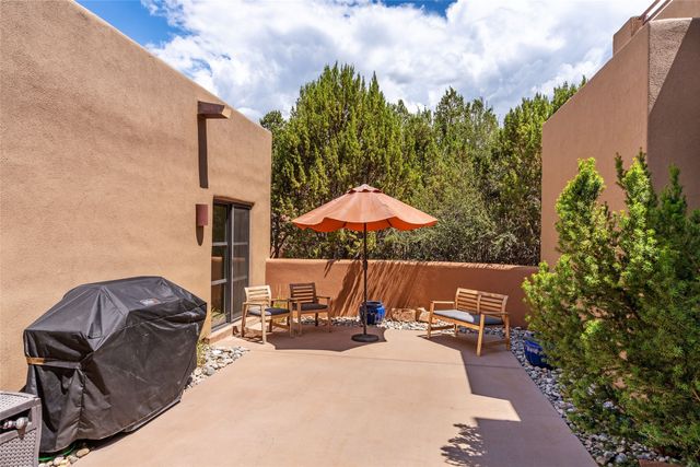 1667 Sentiero Della Villa, Santa Fe, NM 87506
