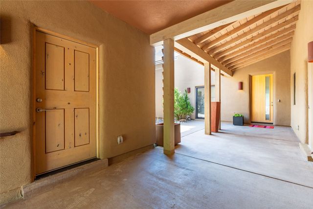 1667 Sentiero Della Villa, Santa Fe, NM 87506
