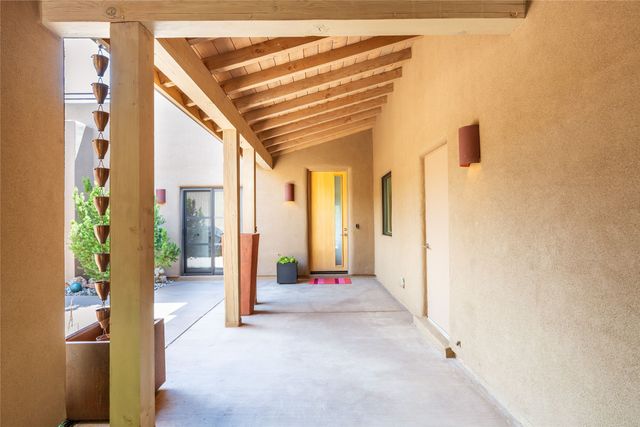 1667 Sentiero Della Villa, Santa Fe, NM 87506