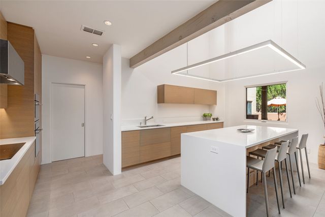1667 Sentiero Della Villa, Santa Fe, NM 87506