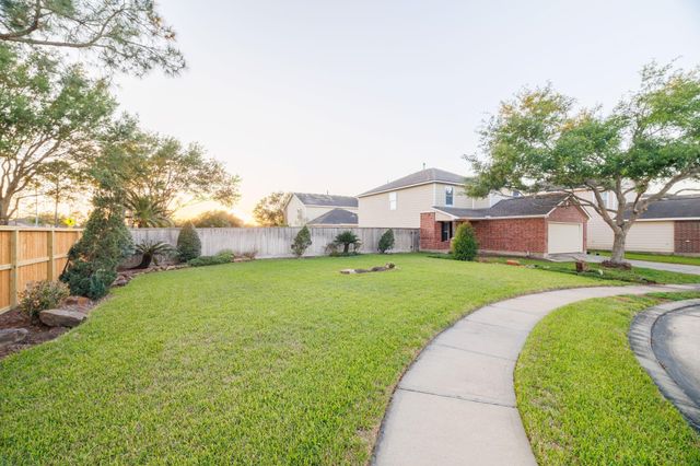 8318 Tartan Court, Rosharon, TX 77583