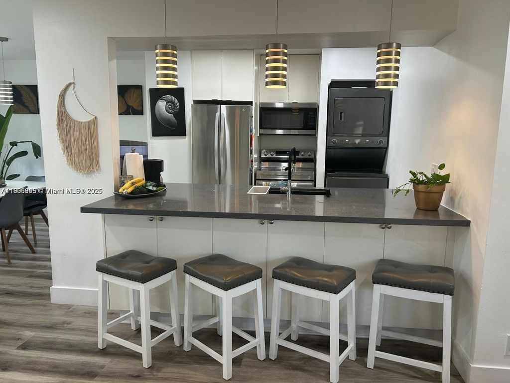 365 SW 86th Ave 204, Pembroke Pines, FL 33025