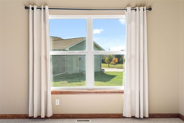 1002 Northpark Boulevard, Huxley, IA 50124