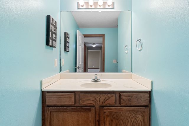 1002 Northpark Boulevard, Huxley, IA 50124