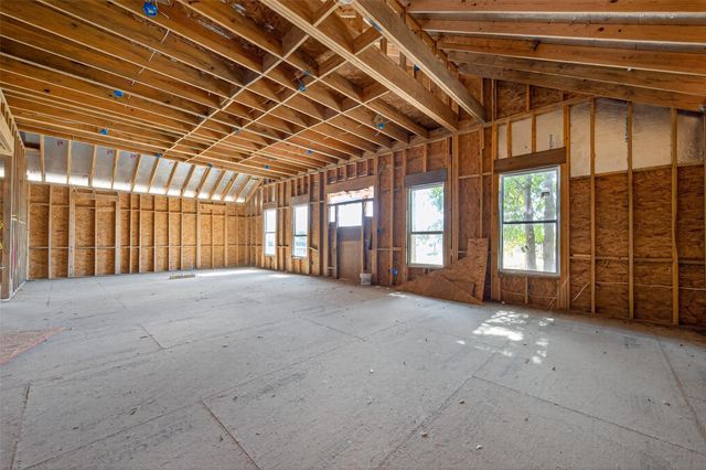 449 County Road 3566, Cleveland, TX 77327